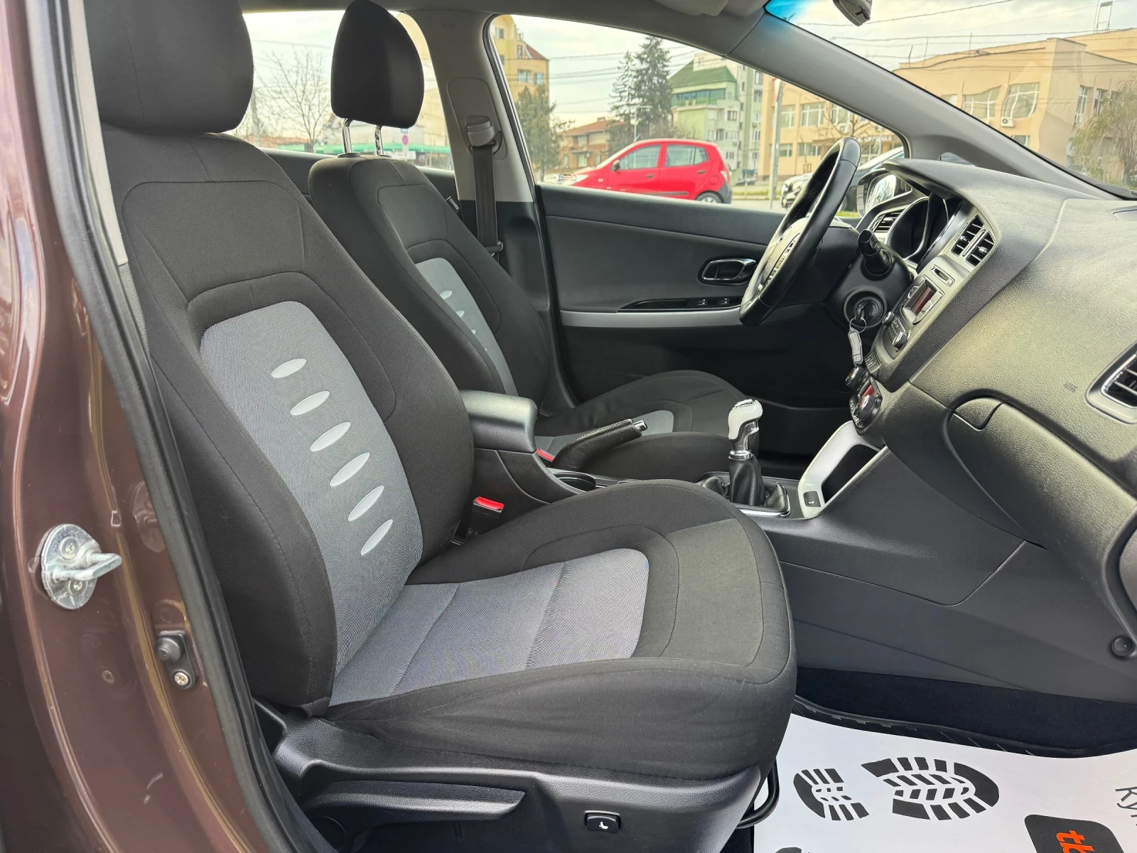Kia Ceed 1.6CRDi | Mobile.bg � ����������� 11