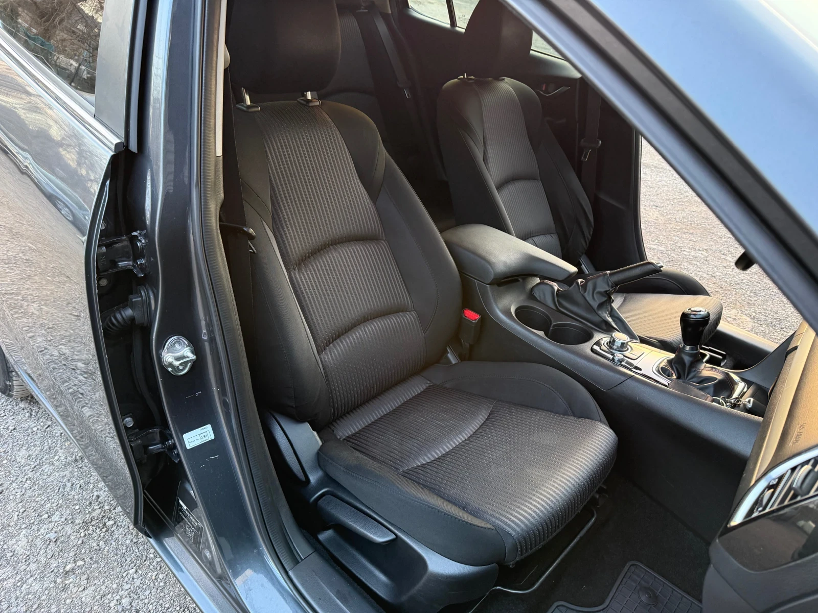 Mazda 3 2.2d/6ск./FULL, снимка 8 - Автомобили и джипове - 53851643