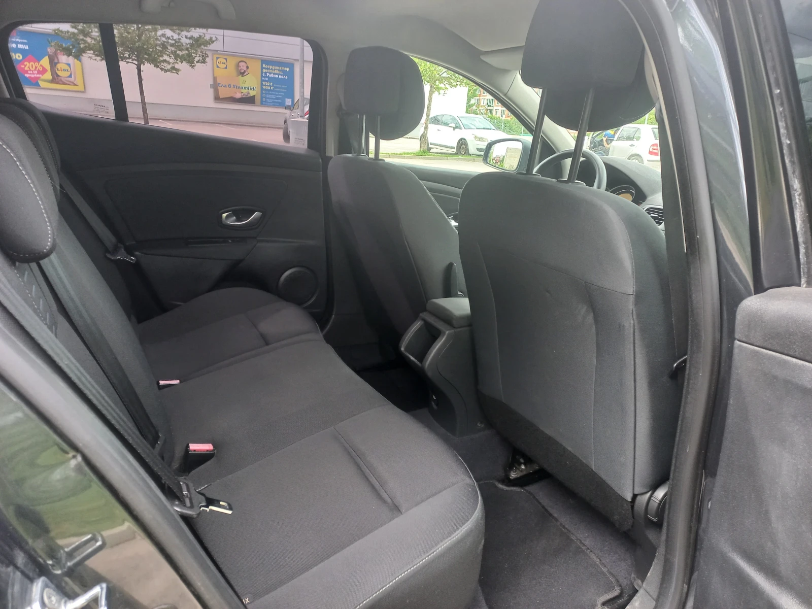 Renault Megane, снимка 9 - Автомобили и джипове - 54630975