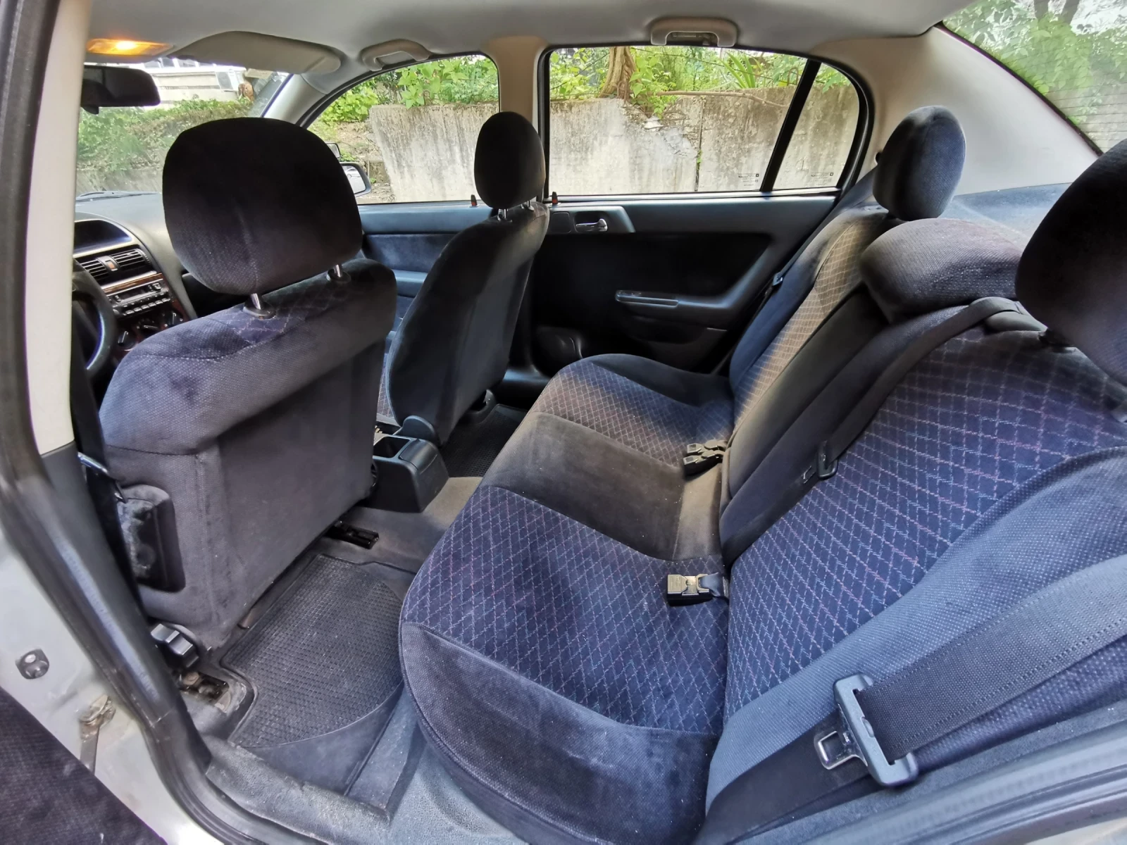 Opel Astra G 1.6 седан климатик, снимка 13 - Автомобили и джипове - 54735108