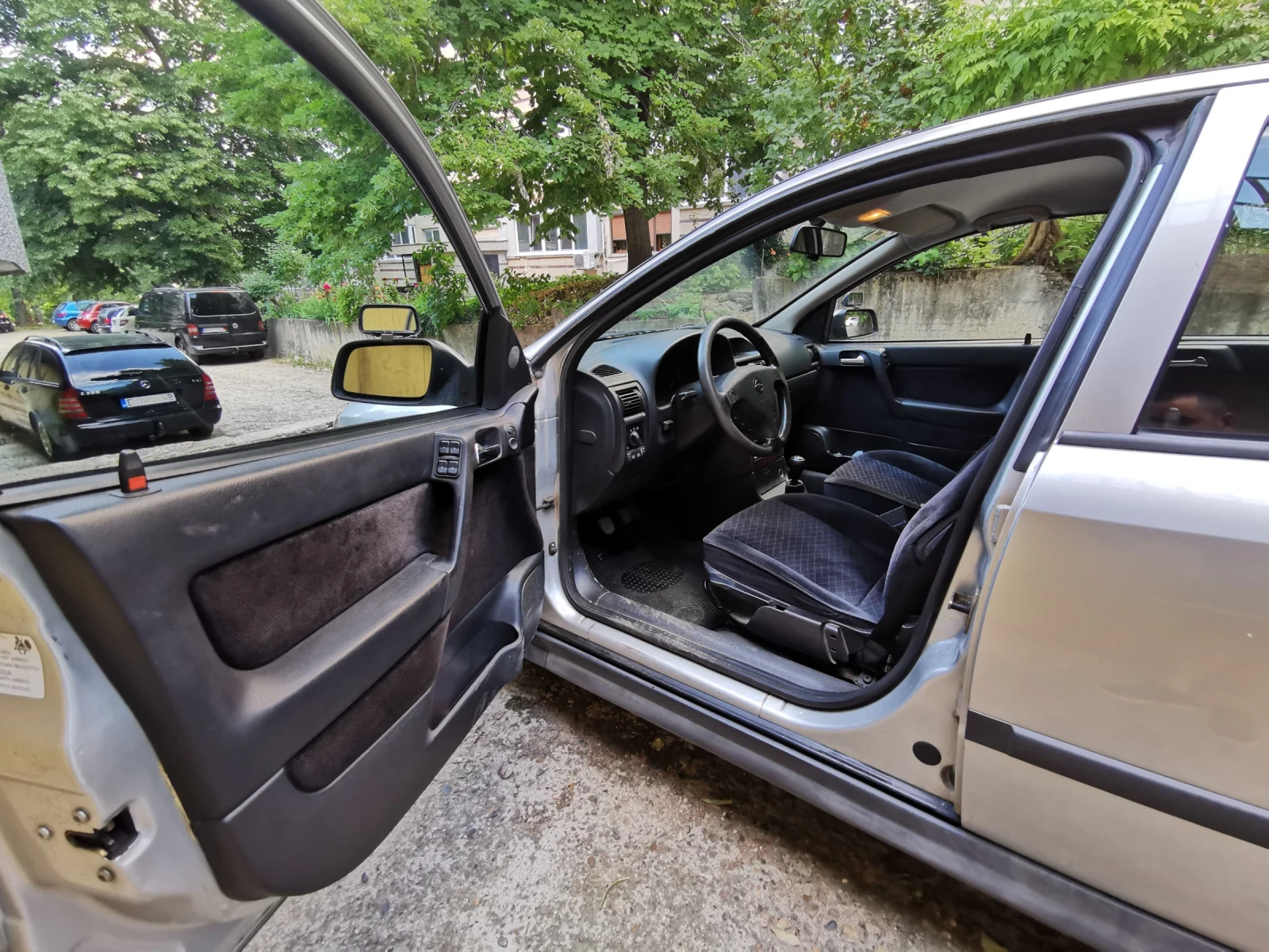 Opel Astra G 1.6 седан климатик, снимка 9 - Автомобили и джипове - 54735108