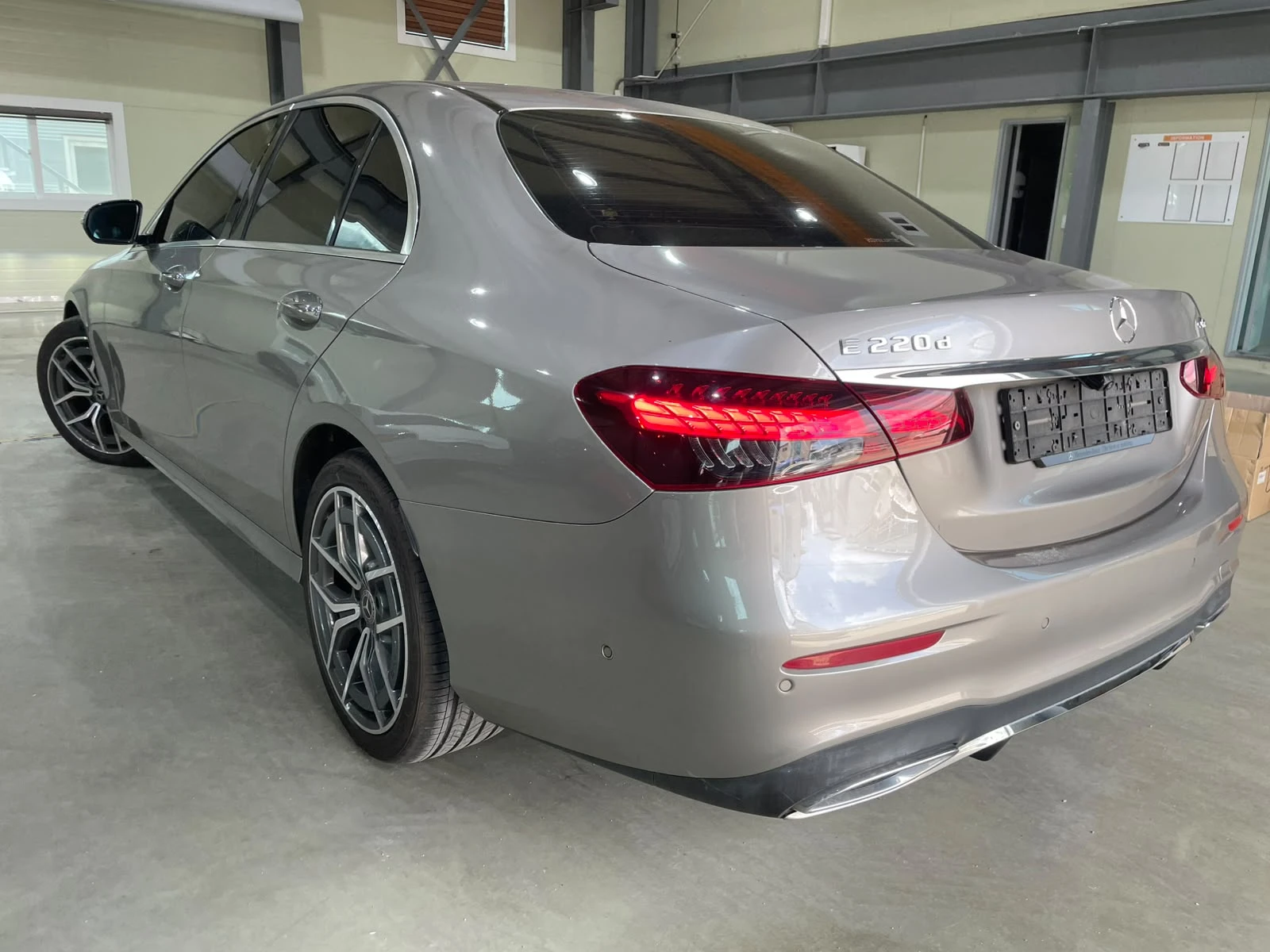 Mercedes-Benz E 220 d 4matic ! AMG Line !, снимка 6 - Автомобили и джипове - 55278126