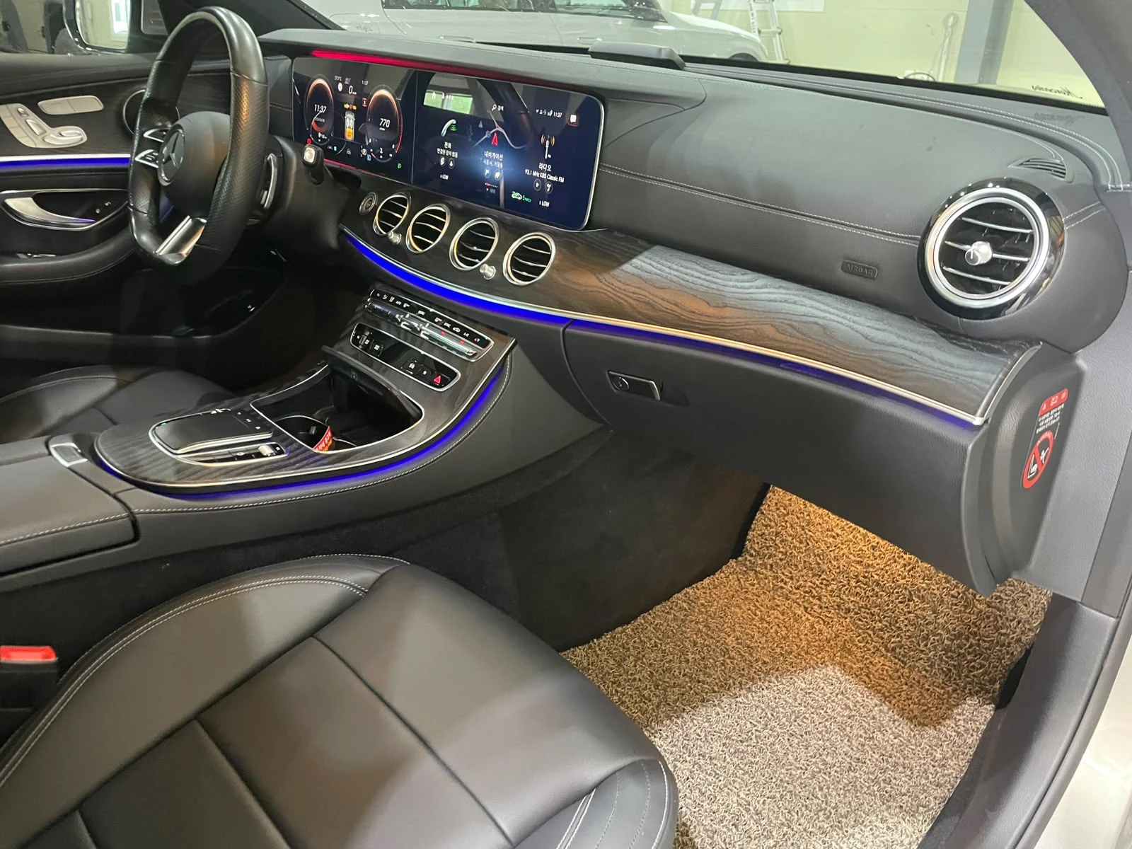 Mercedes-Benz E 220 d 4matic ! AMG Line !, снимка 11 - Автомобили и джипове - 55278126