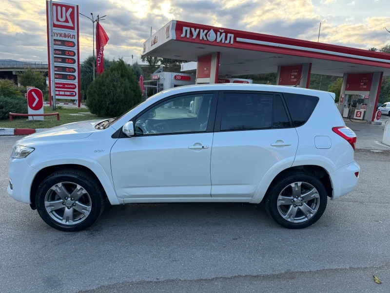 Toyota Rav4 2.2D* 150кс* Автоматик* Бяла Перла* CROSSOVER* , снимка 7 - Автомобили и джипове - 47646394