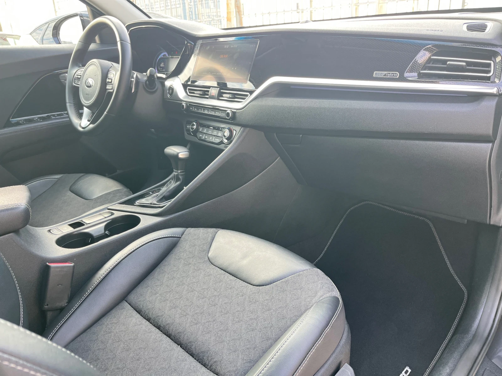 Kia Niro 08/2022г hybrid, кожа, дистроник, key less, led - изображение 9