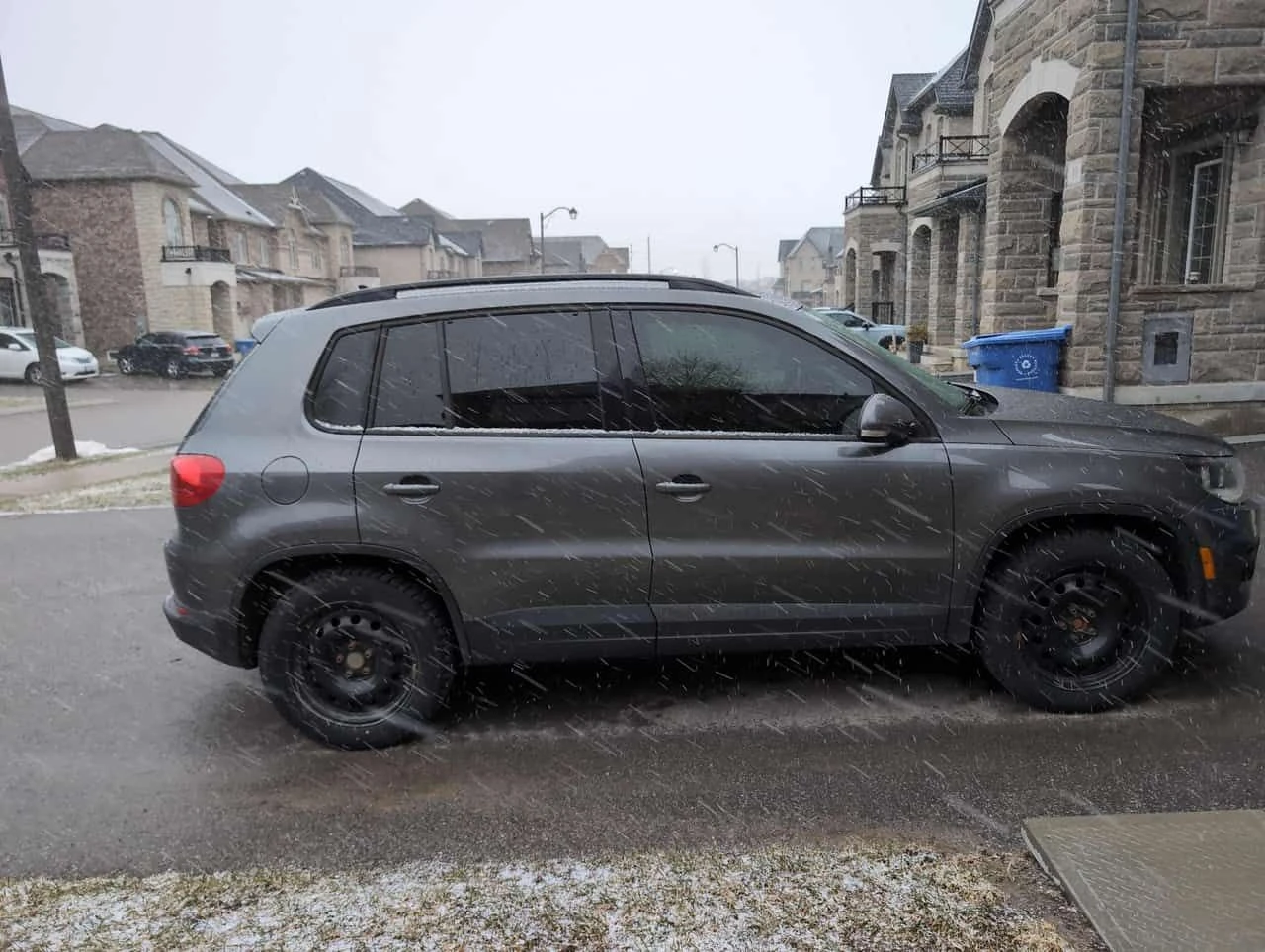 VW Tiguan * 2WD 4dr Auto * CARFAX * БЕЗ ПЪРВОНАЧАЛНА ВНОСКА, снимка 3 - Автомобили и джипове - 53872848