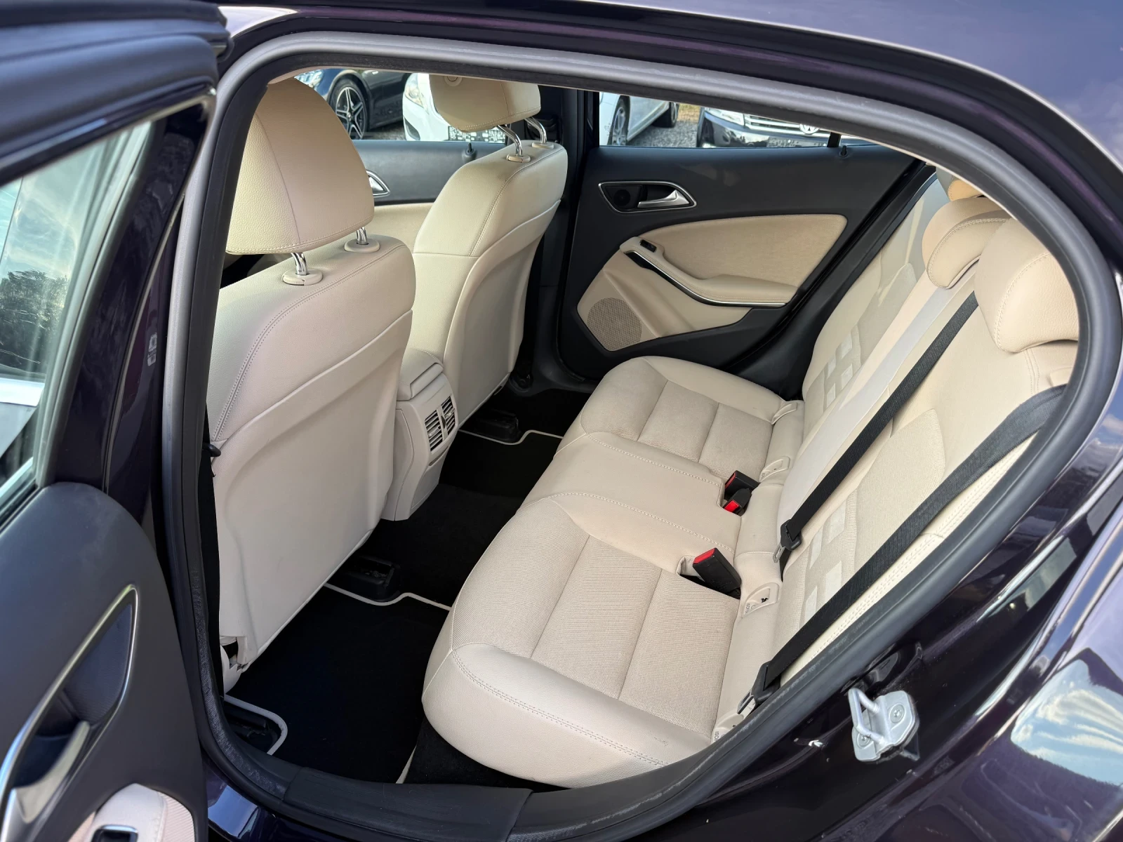 Mercedes-Benz GLA 220 d(177 кс)4MATIC 7G-DCT | harman/kardon | Distronic, снимка 12 - Автомобили и джипове - 54033739