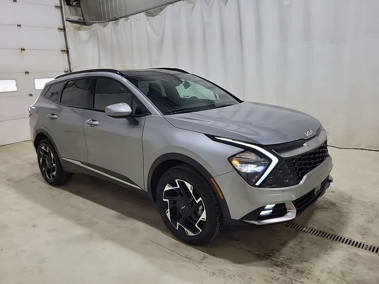 Kia Sportage  | EX PREMIUM | DISTRONIC | PANO | RED INT , снимка 2 - Автомобили и джипове - 54592689