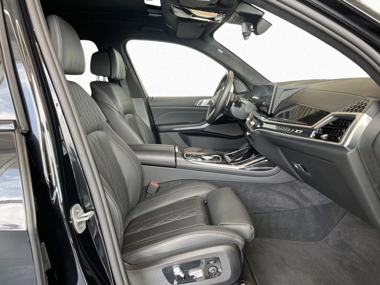 BMW X7 40i/ M SPORT/ SKY LOUNGE/SHADOW LINE/HUD/360 / H&K, снимка 11 - Автомобили и джипове - 55403729