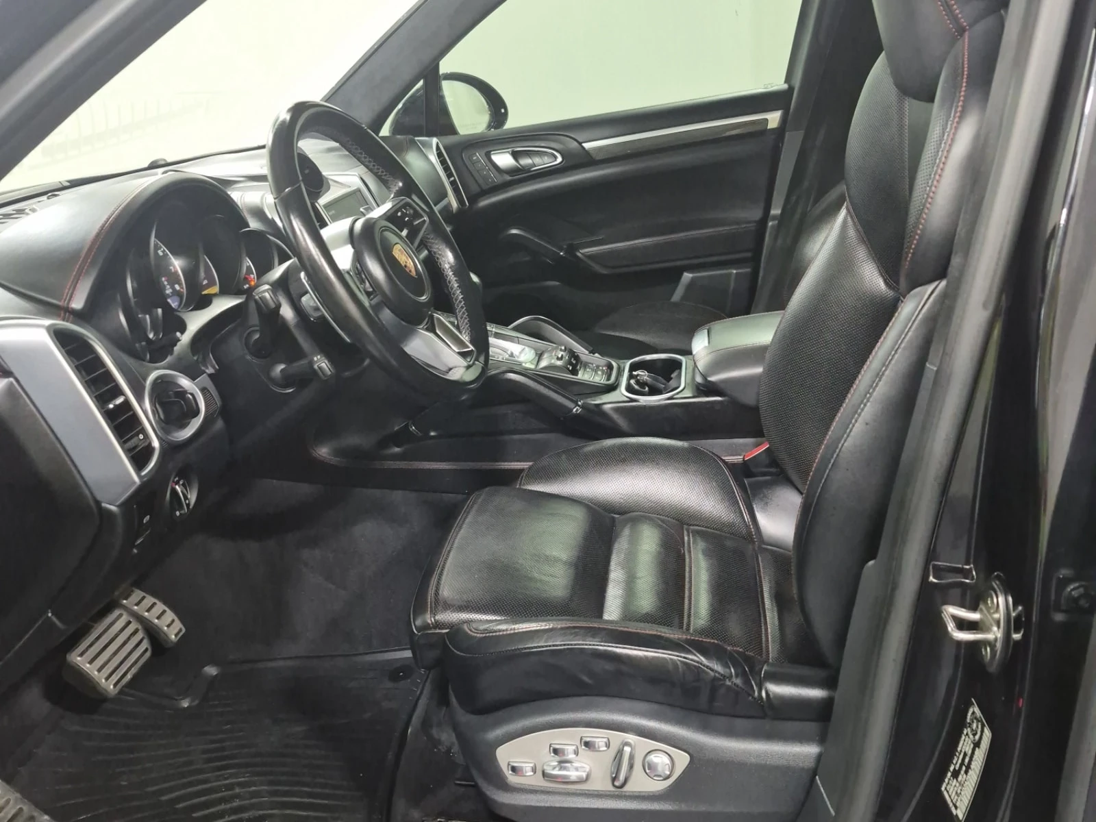Porsche Cayenne  GTS / CARFAX / ОБДУХВАНЕ / 360 / ПАНОРАМА , снимка 10 - Автомобили и джипове - 55999847