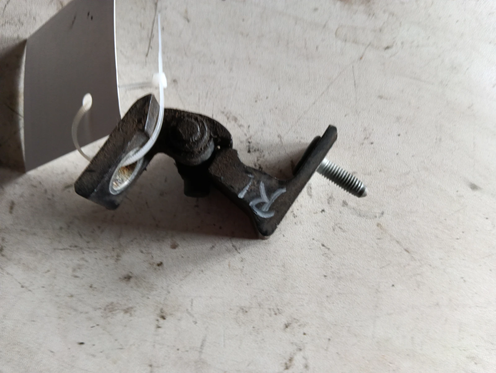 панта задна лява 8V0831403A 8X4833407A ТЪМНО СИВ Audi A3