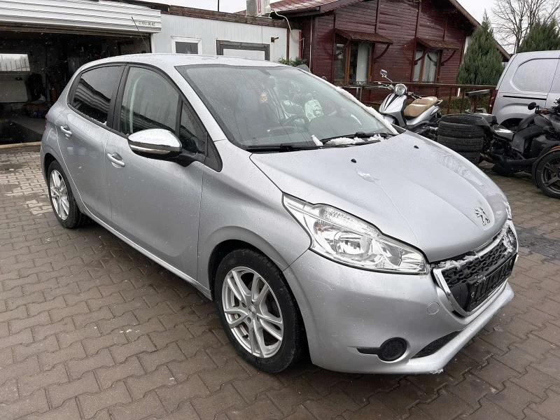 Peugeot 208 1.2 VTI/82hp, снимка 5 - Автомобили и джипове - 40019560