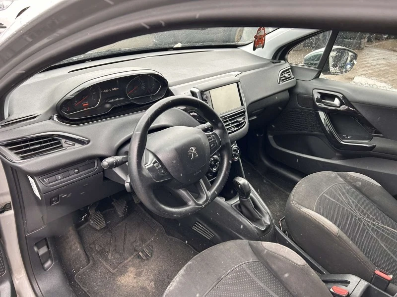 Peugeot 208 1.2 VTI/82hp, снимка 4 - Автомобили и джипове - 40019560