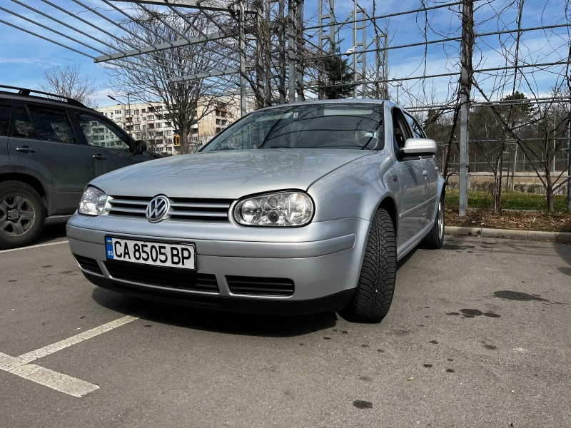 VW Golf 1.6SR + климатроник, снимка 1 - Автомобили и джипове - 49513570