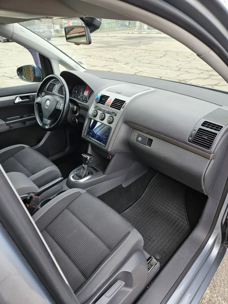 VW Touran 2.0 TDI-DSG-Freestyle 146500km.- уникат, снимка 12 - Автомобили и джипове - 53355081