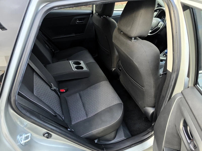 Toyota Auris 1.8Hybrid/136/e-CVT/Active+ , снимка 13 - Автомобили и джипове - 53500026