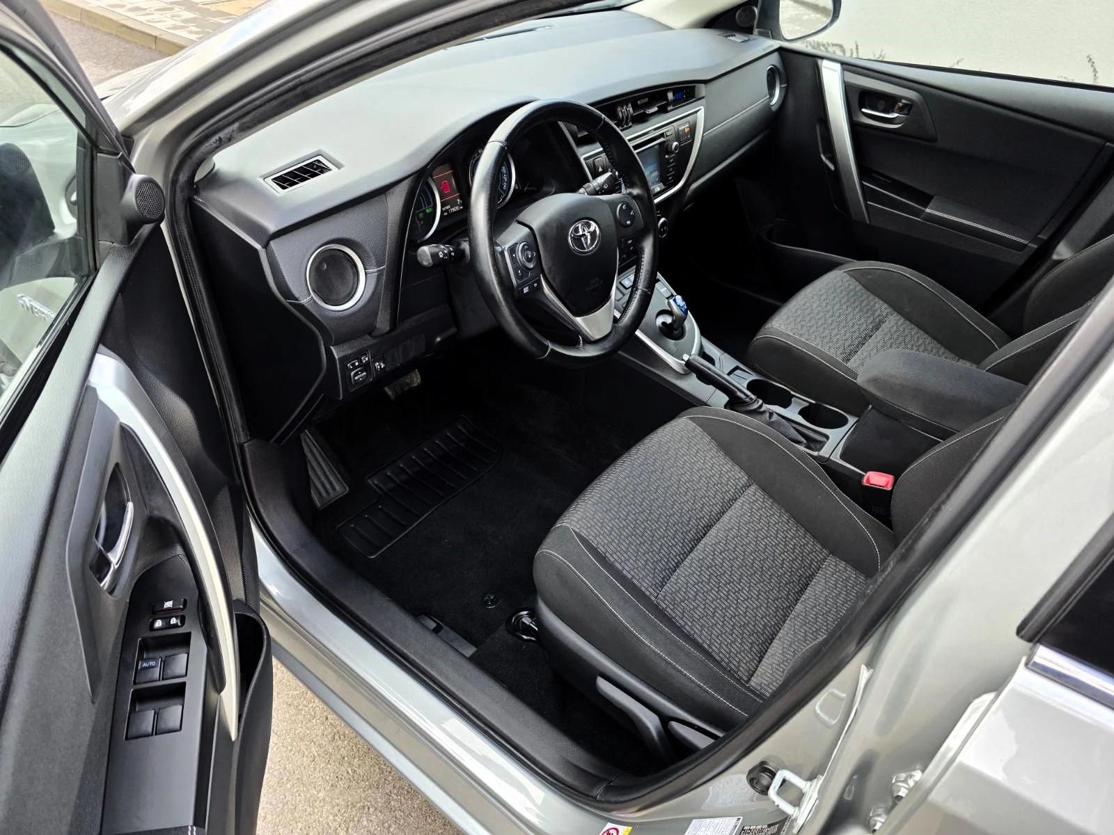 Toyota Auris 1.8Hybrid/136/e-CVT/Active+  - изображение 7