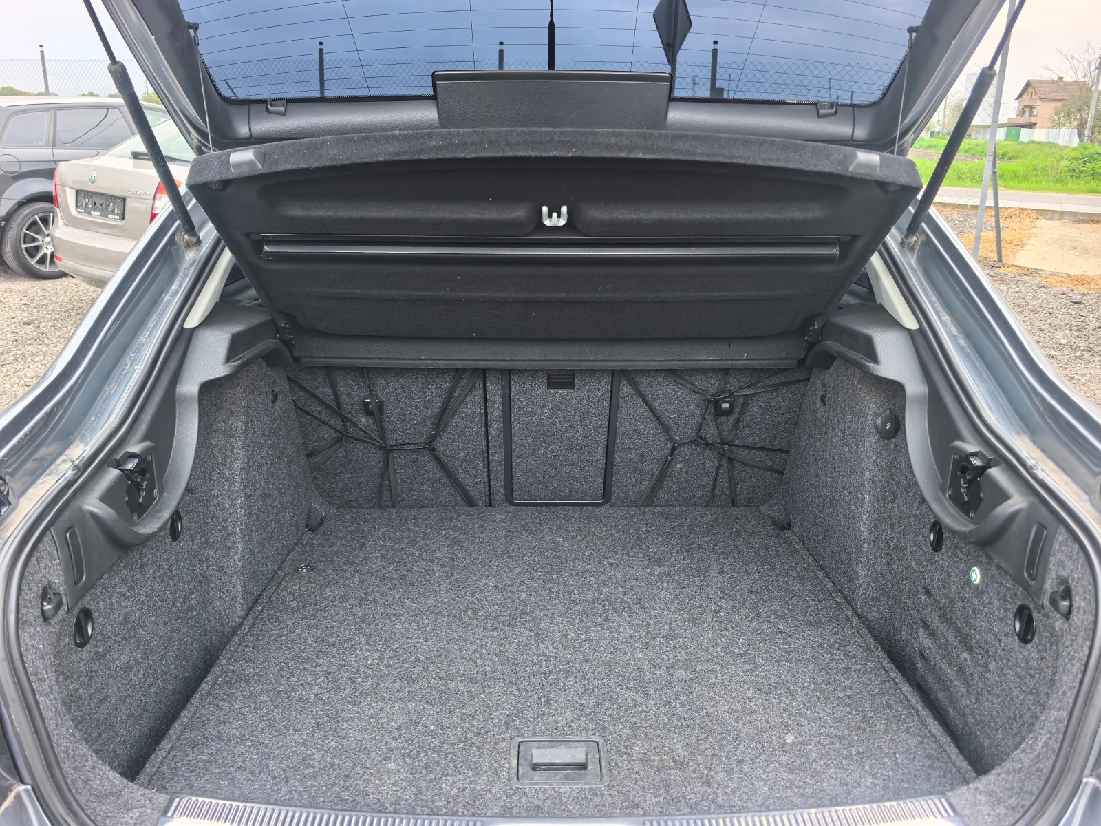 Skoda Superb 2.0TDI, снимка 11 - Автомобили и джипове - 54220115