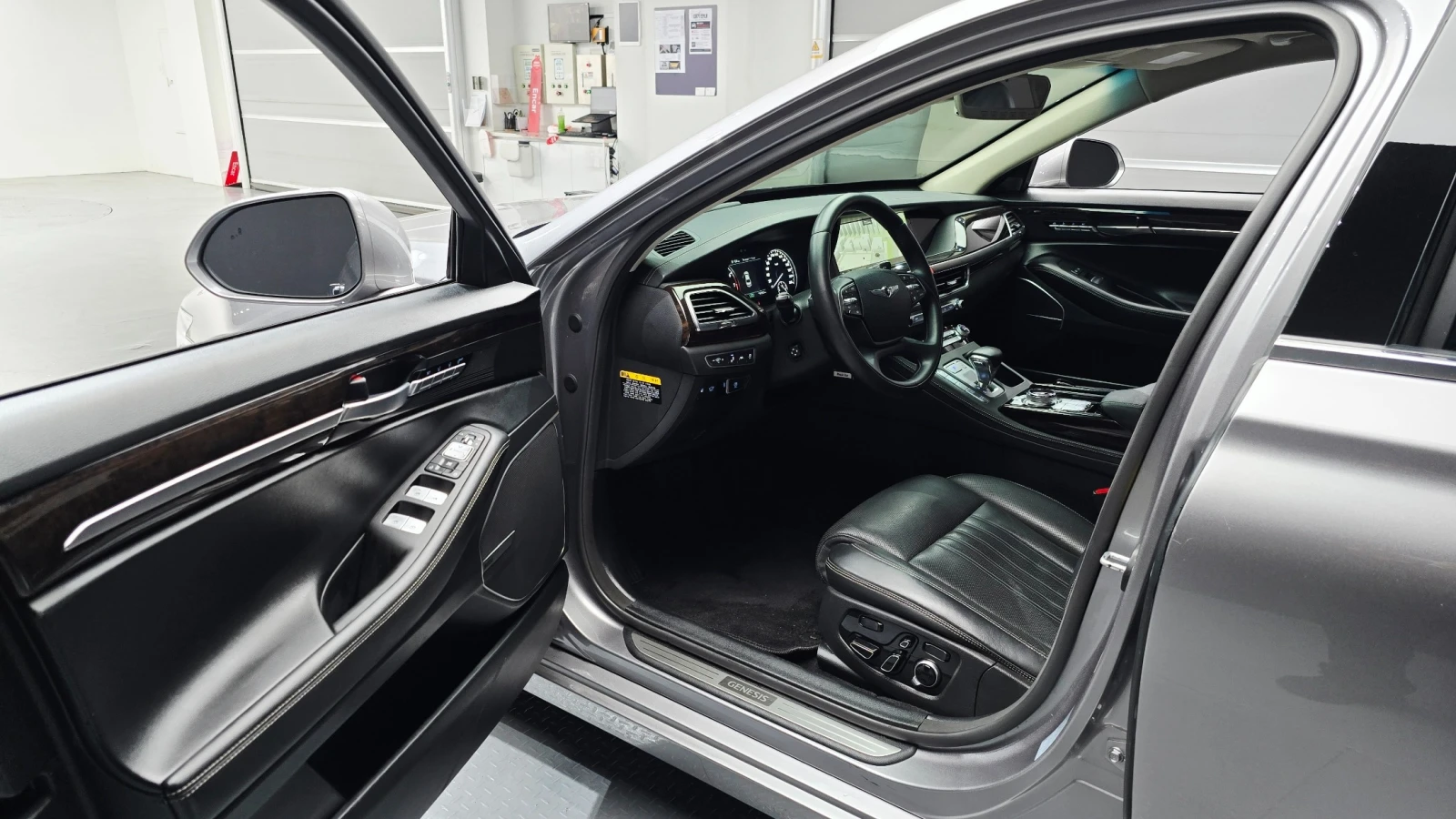 Genesis G90 3.8 AWD* Premium Luxury, снимка 5 - Автомобили и джипове - 55086593