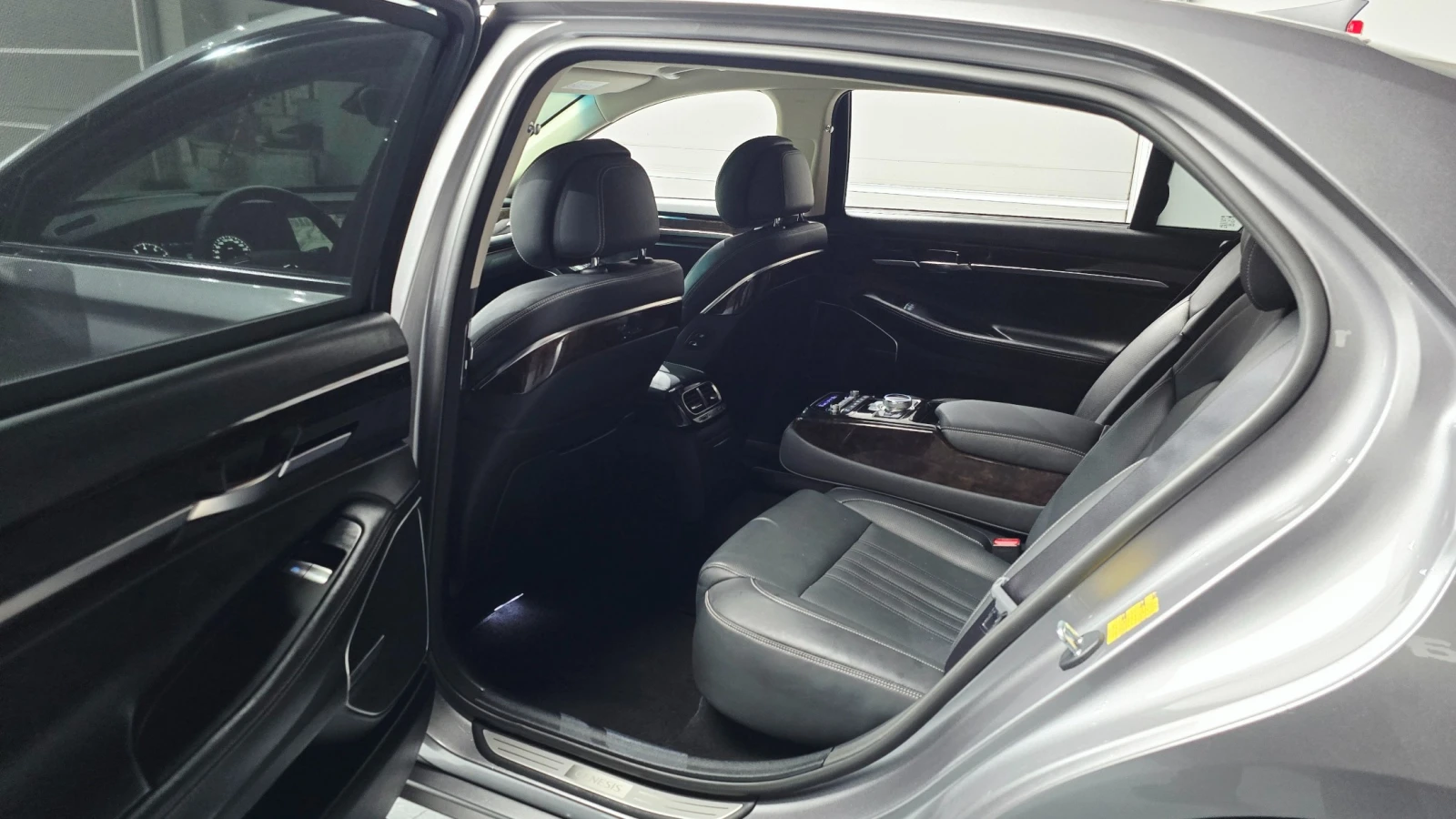 Genesis G90 3.8 AWD* Premium Luxury, снимка 10 - Автомобили и джипове - 55086593