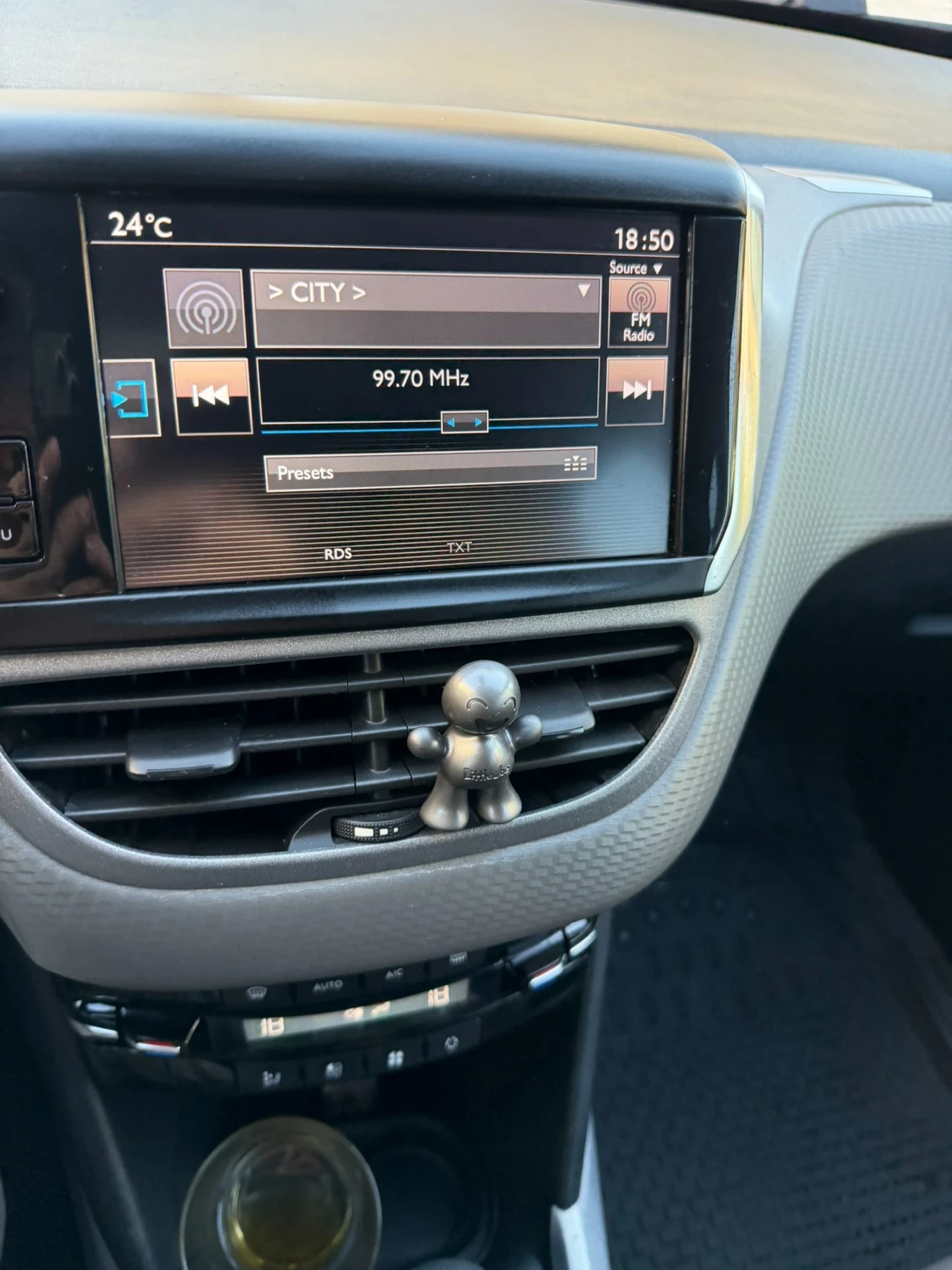 Peugeot 2008, снимка 6 - Автомобили и джипове - 55710892