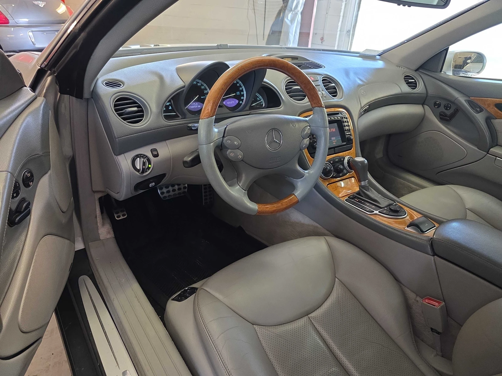 Mercedes-Benz SL 500 * 5.0L * АВТОКРЕДИТ БЕЗ ПЪРВОНАЧАЛНА ВНОСКА* , снимка 5 - Автомобили и джипове - 55812359