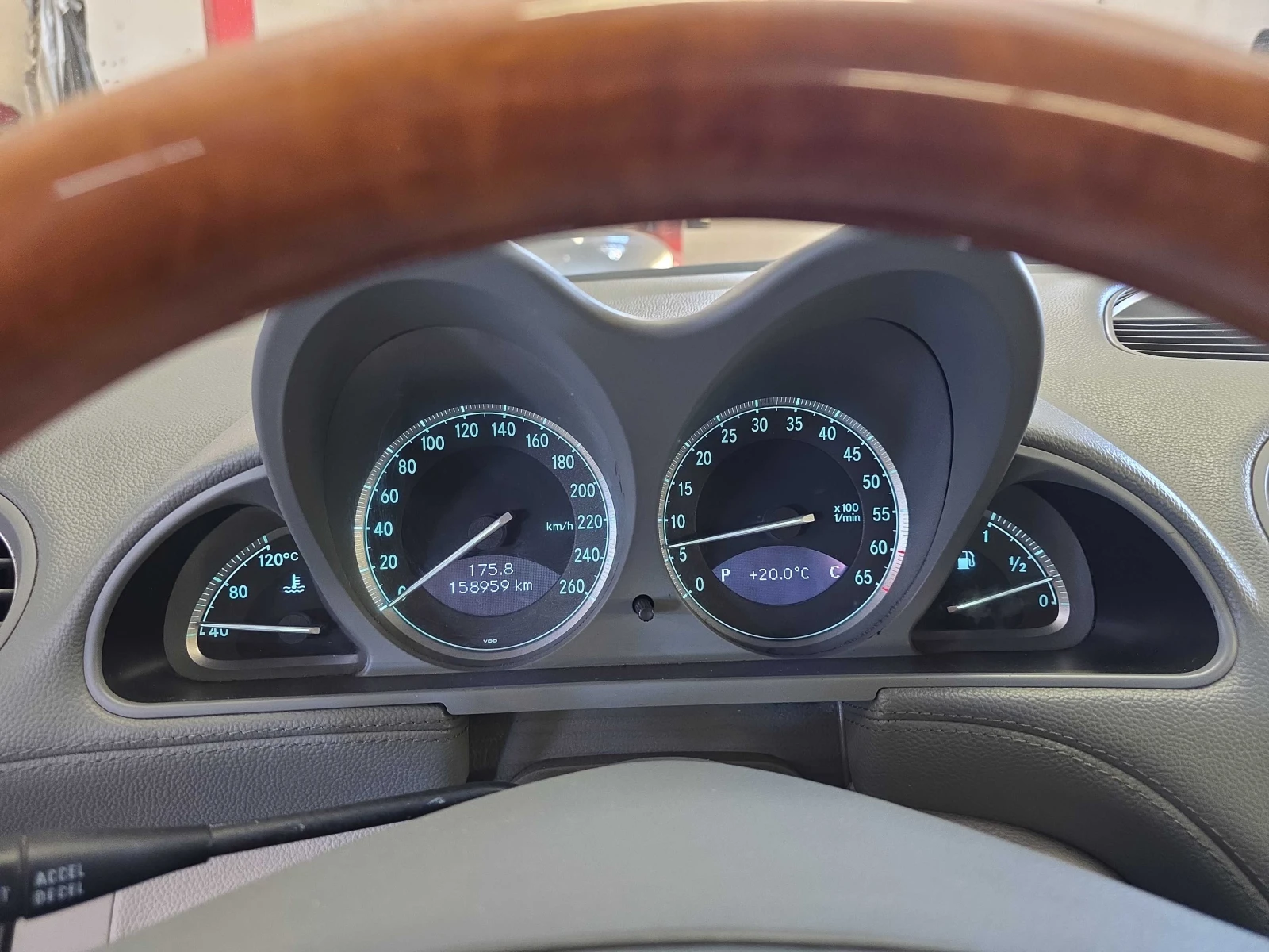 Mercedes-Benz SL 500 * 5.0L * АВТОКРЕДИТ БЕЗ ПЪРВОНАЧАЛНА ВНОСКА* , снимка 8 - Автомобили и джипове - 55812359