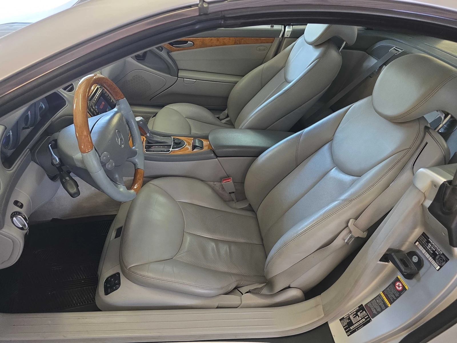 Mercedes-Benz SL 500 * 5.0L * АВТОКРЕДИТ БЕЗ ПЪРВОНАЧАЛНА ВНОСКА* , снимка 10 - Автомобили и джипове - 55812359