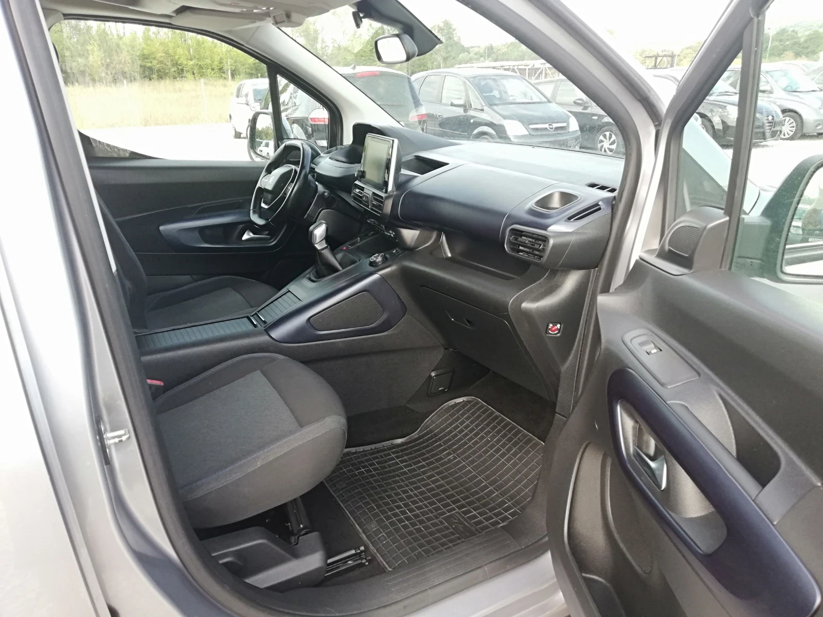 Peugeot Rifter 1.5D KLI NAVI , снимка 11 - Автомобили и джипове - 55901754