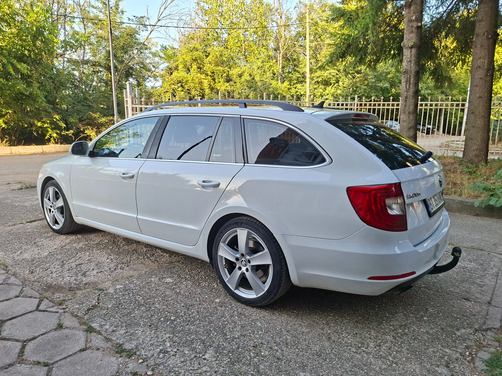 Skoda Superb 1.6TDI Обслужена* ЧИП* Сервизна ист.* Отлично съст, снимка 4 - Автомобили и джипове - 55922871