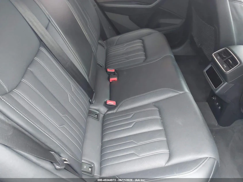 Audi E-Tron Prestige Quattro, снимка 8 - Автомобили и джипове - 56618869