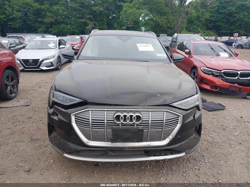 Audi E-Tron Prestige Quattro, снимка 12 - Автомобили и джипове - 56618869