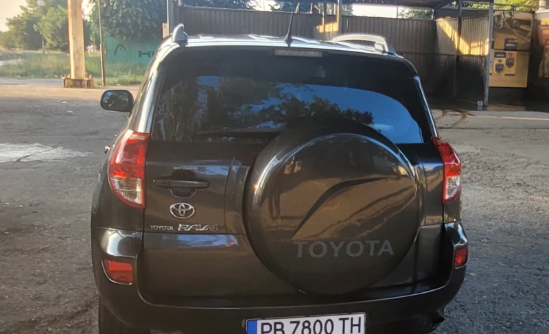 Toyota Rav4 2.2, снимка 4 - Автомобили и джипове - 47504813