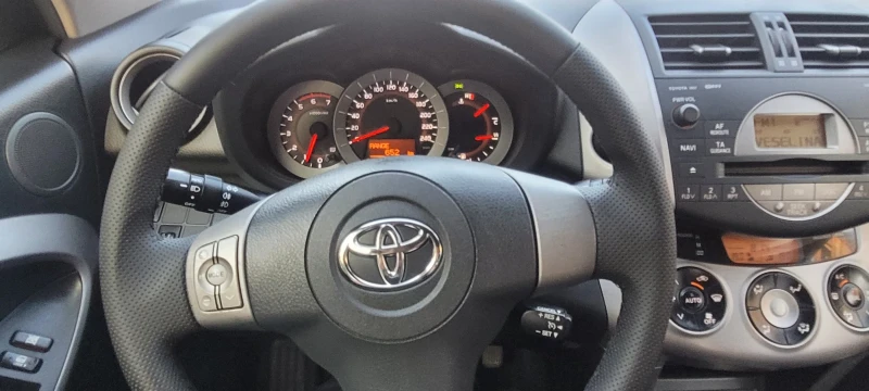 Toyota Rav4 2.2, снимка 5 - Автомобили и джипове - 47504813