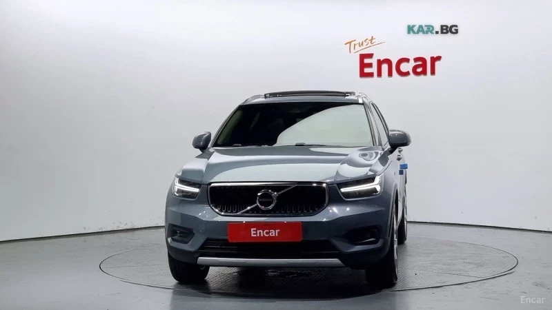 Volvo XC40 * MOMENTUM* ПАНО* KEYLESS* Camera* ПОДГРЕВ* , снимка 3 - Автомобили и джипове - 55401841