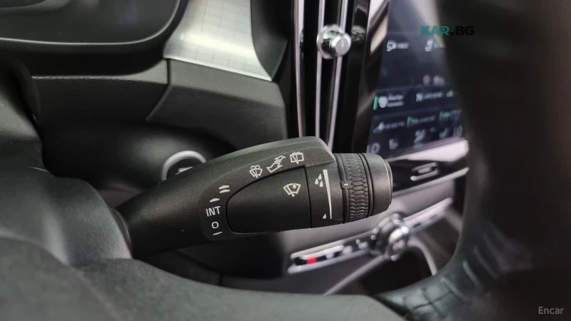Volvo XC40 * MOMENTUM* ПАНО* KEYLESS* Camera* ПОДГРЕВ* , снимка 7 - Автомобили и джипове - 55401841