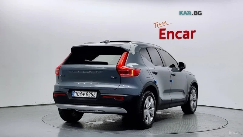 Volvo XC40 * MOMENTUM* ПАНО* KEYLESS* Camera* ПОДГРЕВ* , снимка 2 - Автомобили и джипове - 55401841