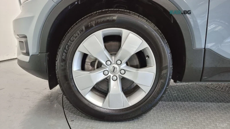 Volvo XC40 * MOMENTUM* ПАНО* KEYLESS* Camera* ПОДГРЕВ* , снимка 17 - Автомобили и джипове - 55401841