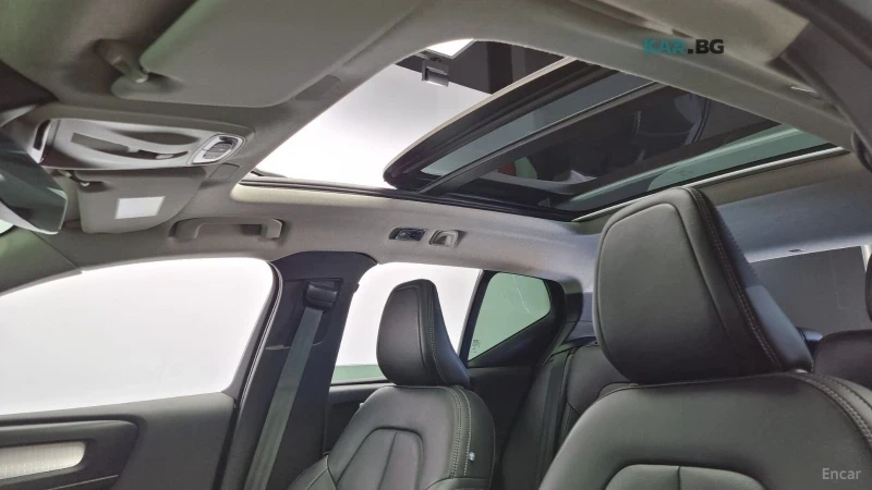 Volvo XC40 * MOMENTUM* ПАНО* KEYLESS* Camera* ПОДГРЕВ* , снимка 5 - Автомобили и джипове - 55401841