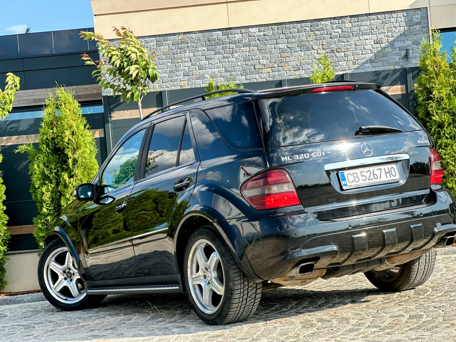 Mercedes-Benz ML 320 3.0D/224hp* AMG ПАКЕТ* ПОДГРЕВ* ОБДУХВАНЕ* КАМЕРА* - изображение 4