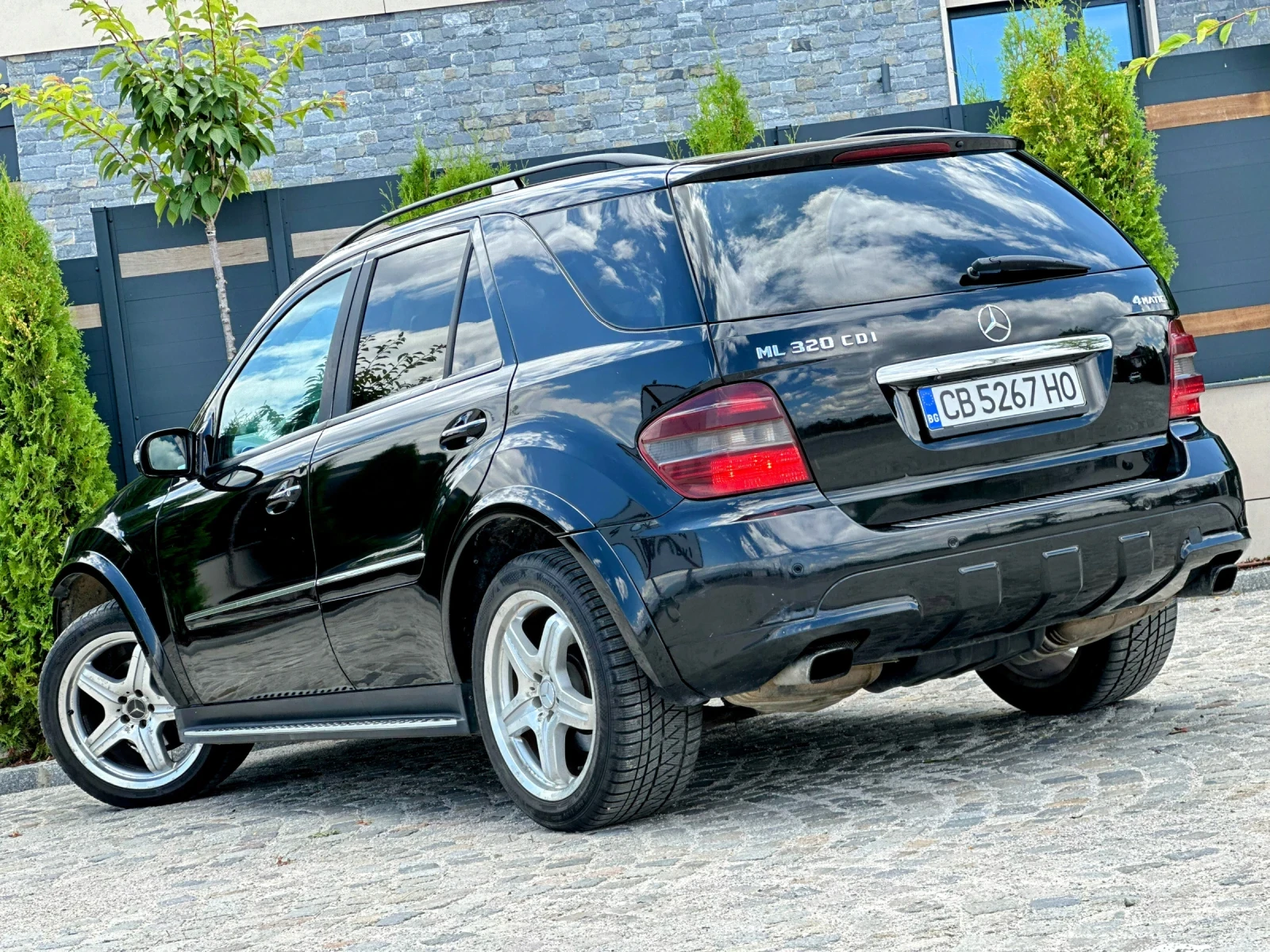 Mercedes-Benz ML 320 3.0D/224hp* AMG ПАКЕТ* ПОДГРЕВ* ОБДУХВАНЕ* КАМЕРА* - изображение 4