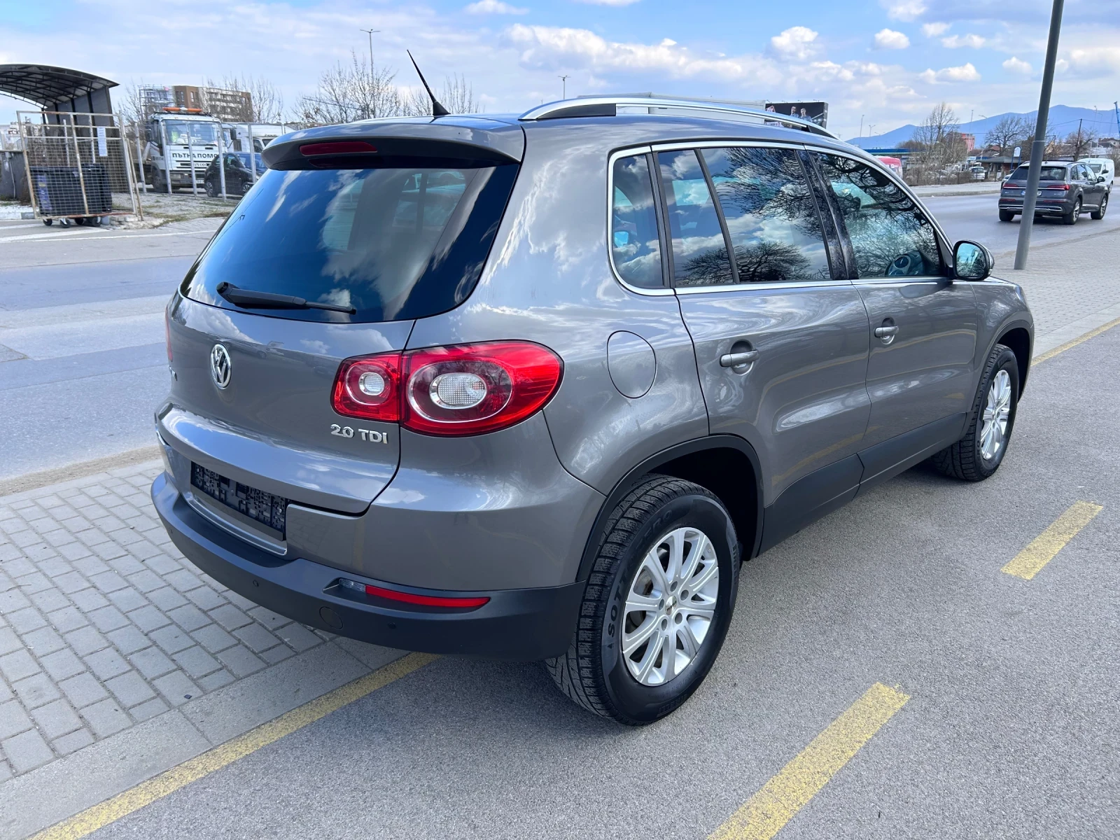 VW Tiguan 2.0TDI / 4motion / AUTOMATIC / PANORAMA, снимка 4 - Автомобили и джипове - 53987774