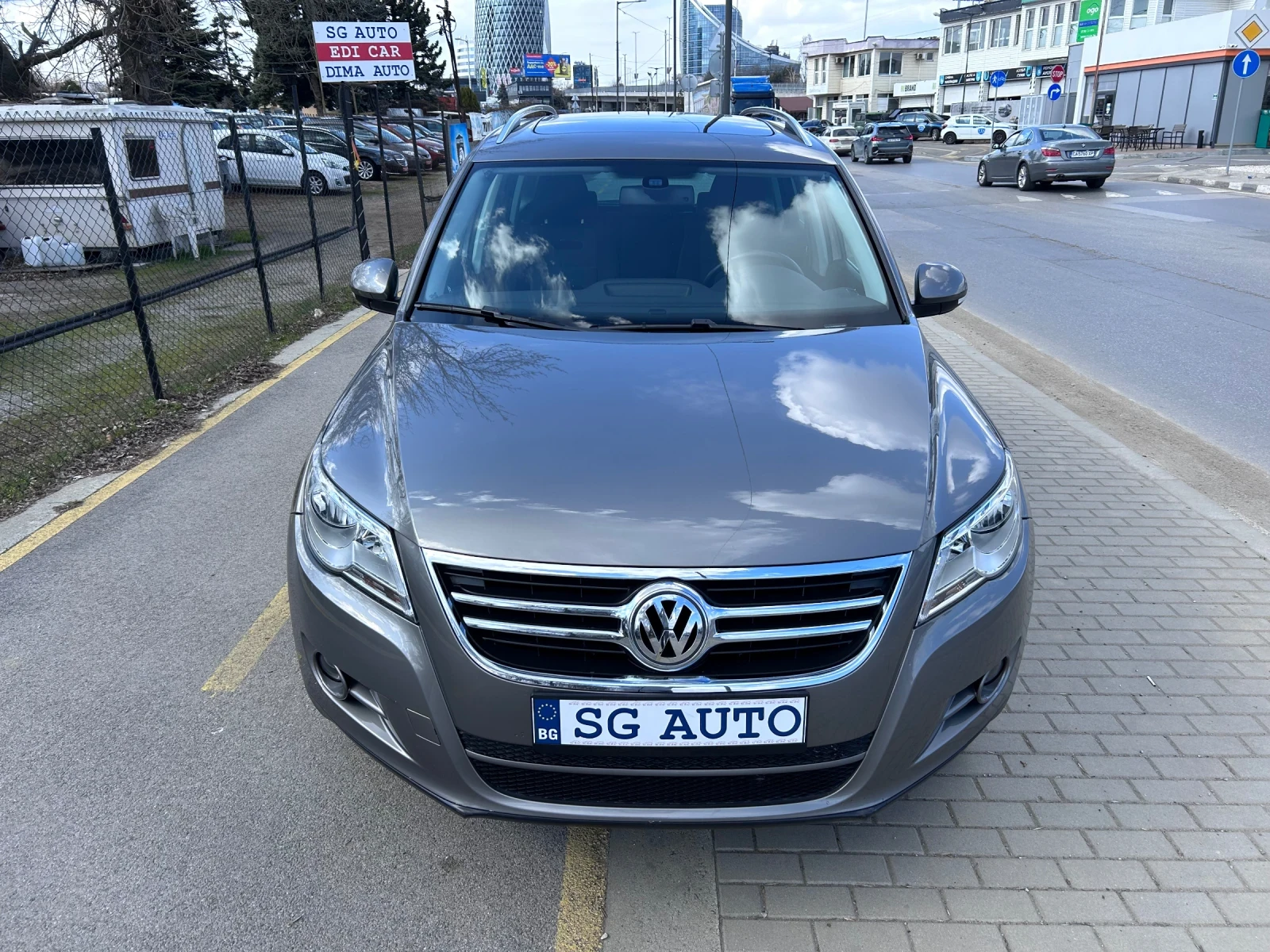VW Tiguan 2.0TDI / 4motion / AUTOMATIC / PANORAMA, снимка 2 - Автомобили и джипове - 53987774