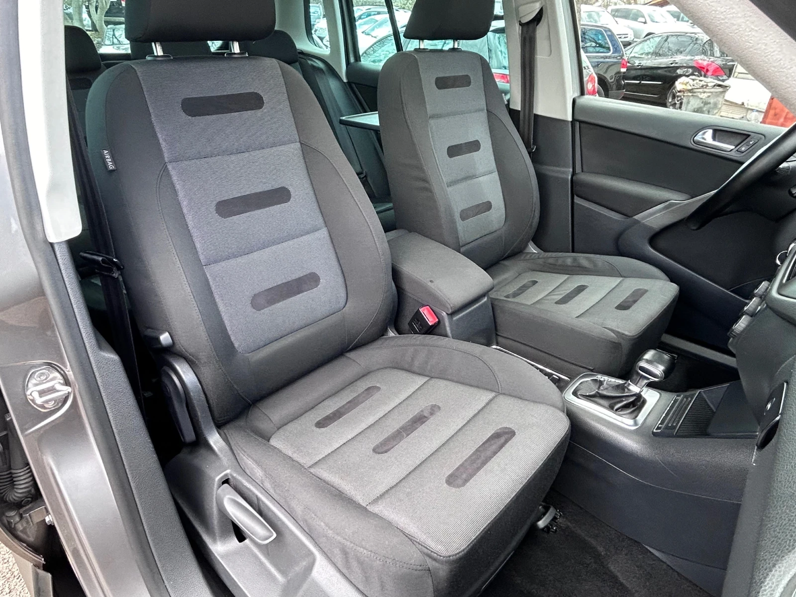 VW Tiguan 2.0TDI / 4motion / AUTOMATIC / PANORAMA, снимка 15 - Автомобили и джипове - 53987774