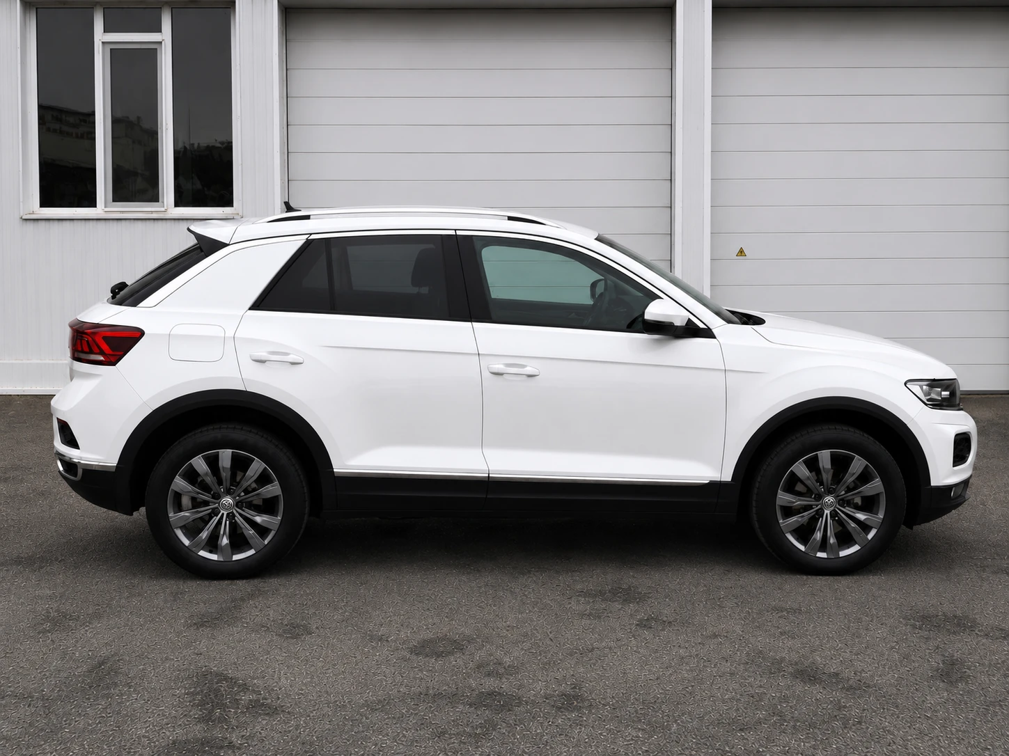 VW T-Roc 2.0 TDI-4Motion-DSG-Дигитално табло-Keyless-Камера, снимка 3 - Автомобили и джипове - 54009602