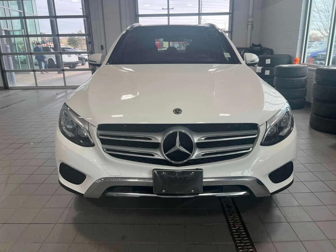 Mercedes-Benz GLC 300 ПОДГРЕВИ * ПАНО * KEYLESS * CARFAX, снимка 6 - Автомобили и джипове - 54208983