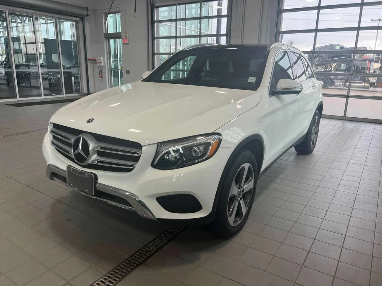 Mercedes-Benz GLC 300 ПОДГРЕВИ * ПАНО * KEYLESS * CARFAX, снимка 11 - Автомобили и джипове - 54208983