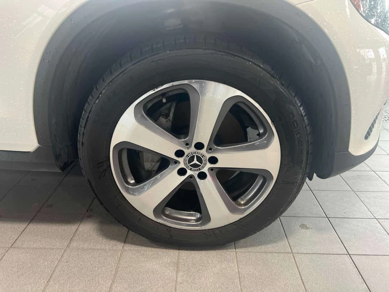 Mercedes-Benz GLC 300 ПОДГРЕВИ * ПАНО * KEYLESS * CARFAX, снимка 7 - Автомобили и джипове - 54208983