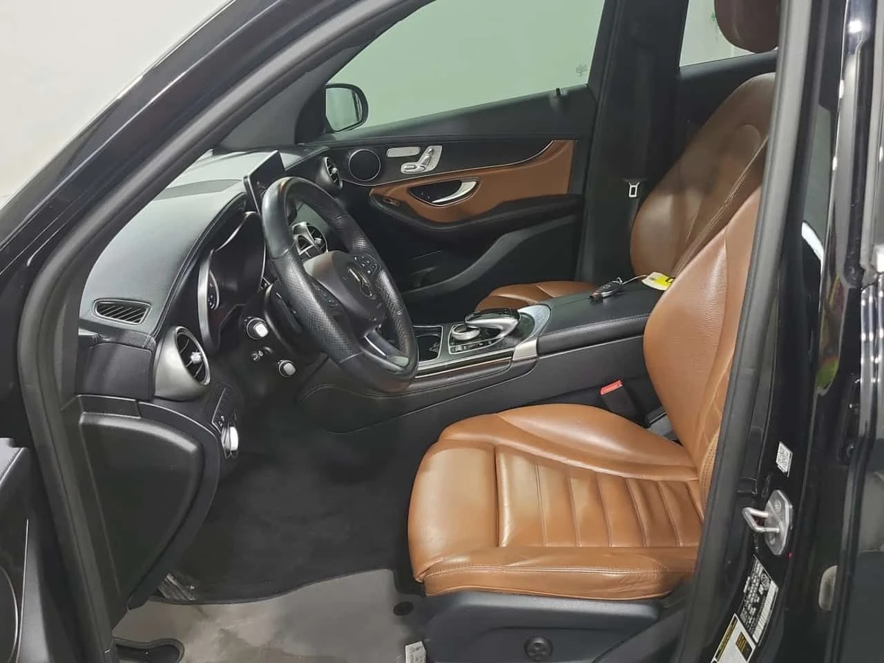 Mercedes-Benz GLC 300 * CARFAX * 360 КАМЕРА * БЕЗ ИНЦИДЕНТИ * , снимка 8 - Автомобили и джипове - 54528767