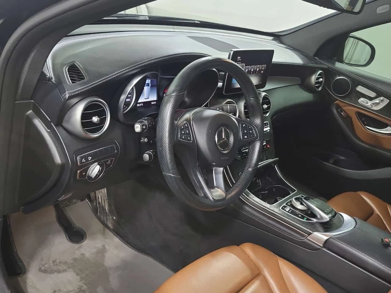 Mercedes-Benz GLC 300 * CARFAX * 360 КАМЕРА * БЕЗ ИНЦИДЕНТИ * , снимка 10 - Автомобили и джипове - 54528767